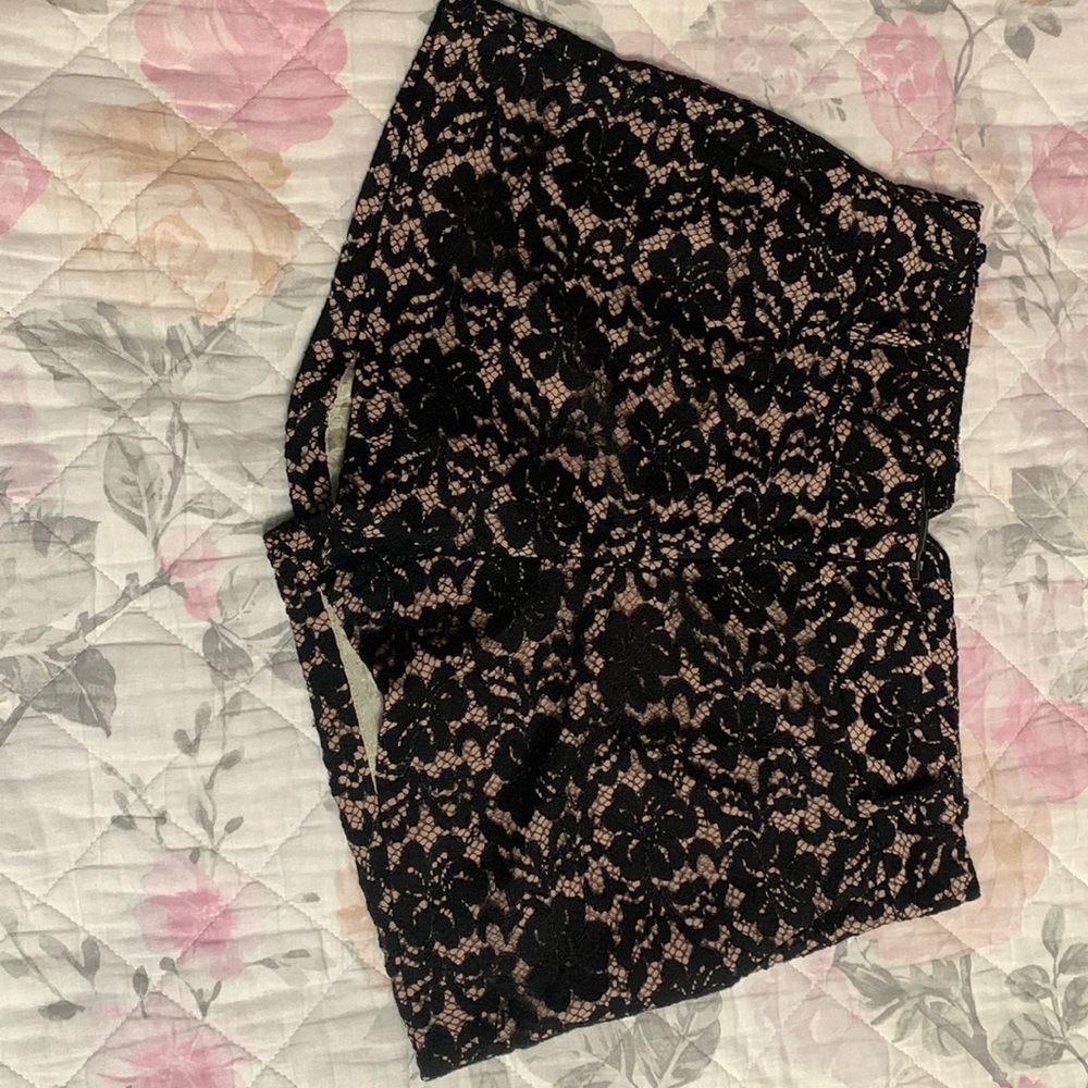 BCBGMAXAZRIA Lacy shorts! Black & beige. Size: 2 Midrise